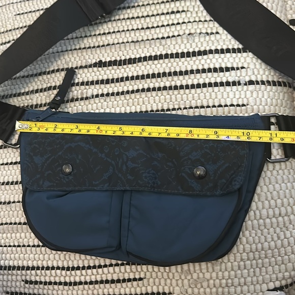 Lululemon Bag - Picture 13 of 13